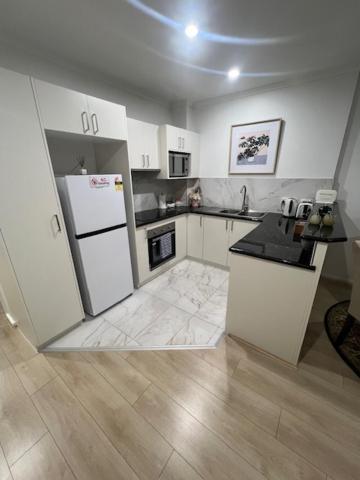 Adelaide Cbd Apartment - 3Br, 2Bath & Carpark ภายนอก รูปภาพ